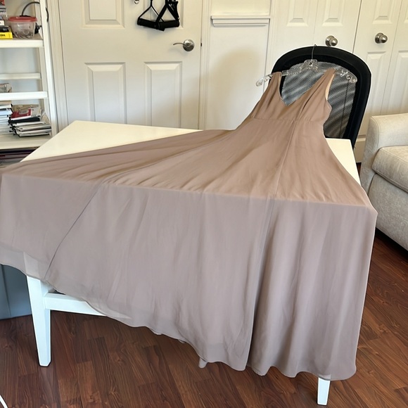 MUMU Jenn Maxi Dress in Dune chiffon Size Large - Picture 4 of 9